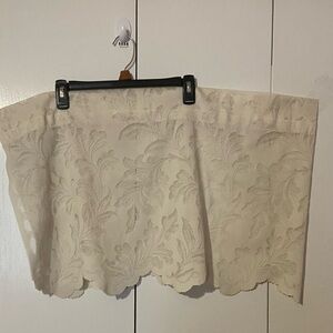 Scalloped Lace Valance